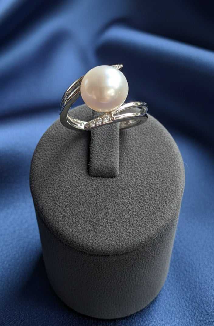Freshwater Pearl & Natural Diamond Ring
