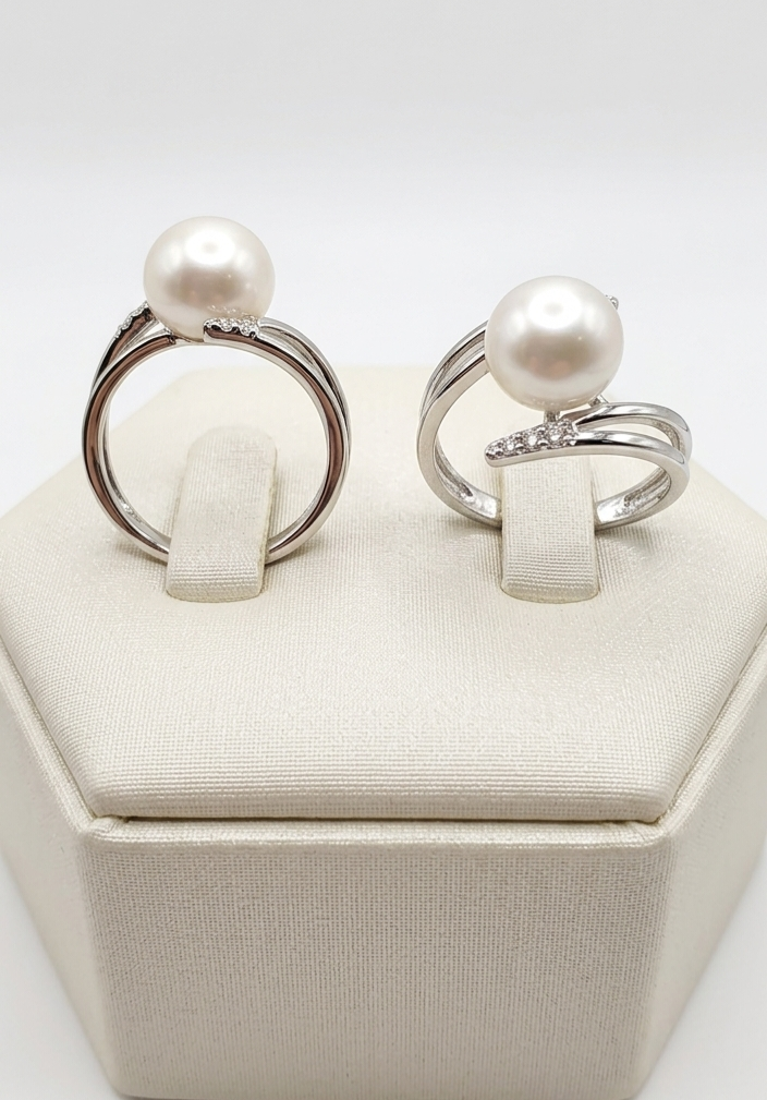 Freshwater Pearl & Natural Diamond Ring